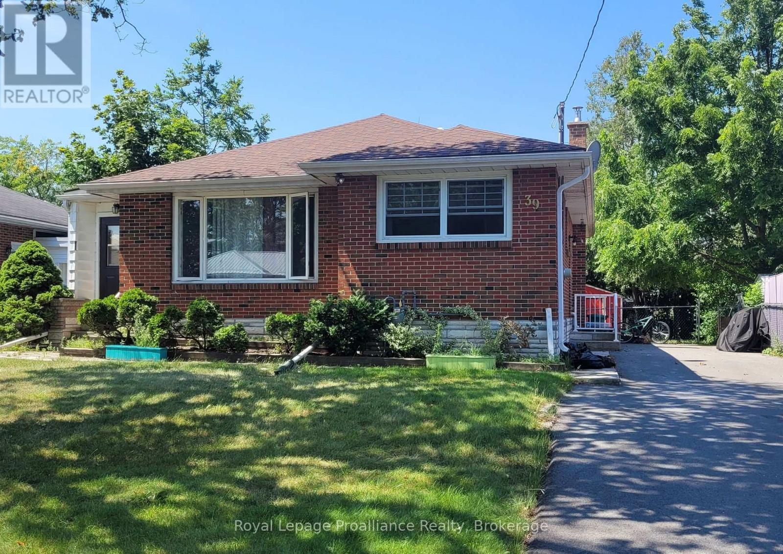 39 SMITH CRESCENT