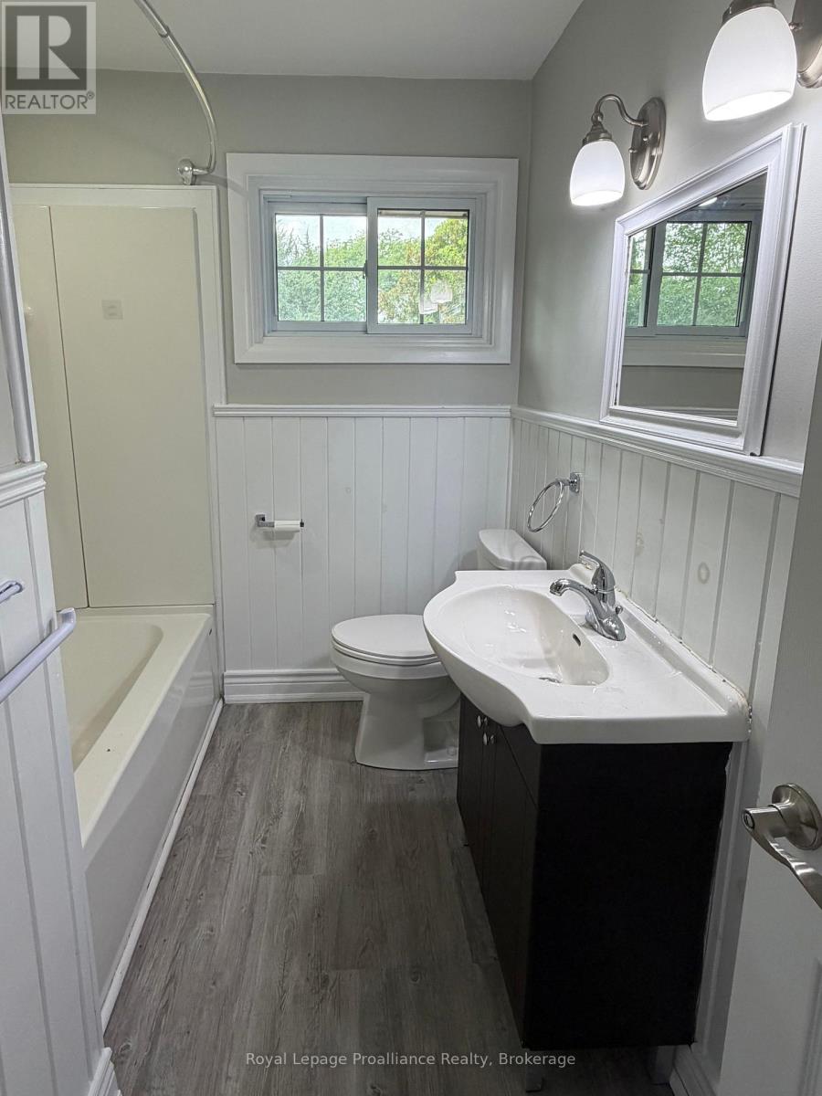 39 Smith Crescent, Belleville, Ontario  K8N 4K3 - Photo 3 - X13863394