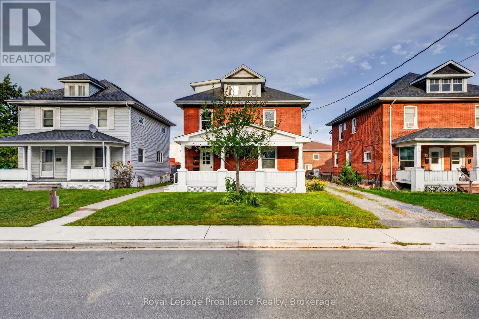 37 Lorne Avenue, Quinte West, Ontario  K8V 5B4 - Photo 1 - X13863528