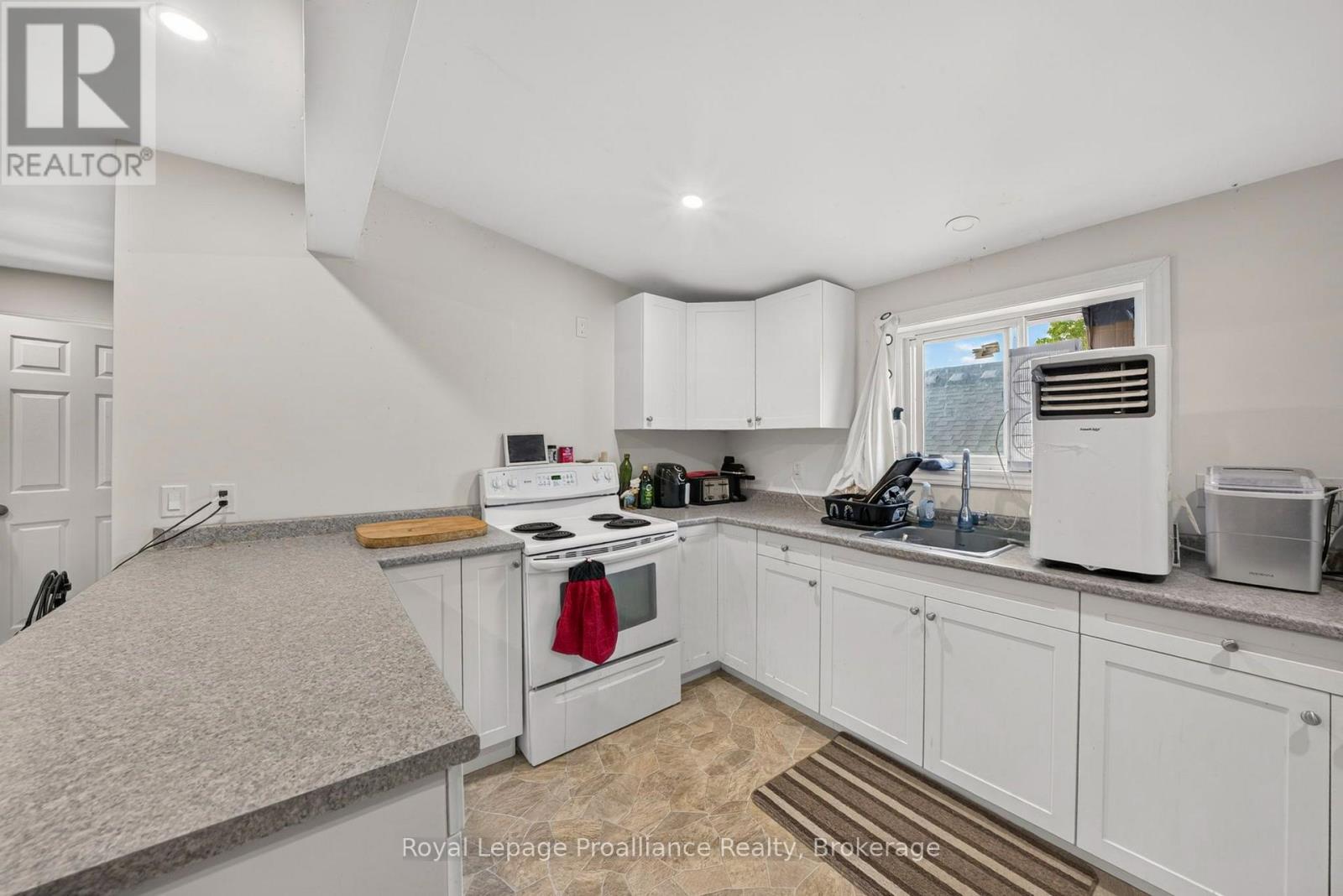 37 Lorne Avenue, Quinte West, Ontario  K8V 5B4 - Photo 37 - X13863528