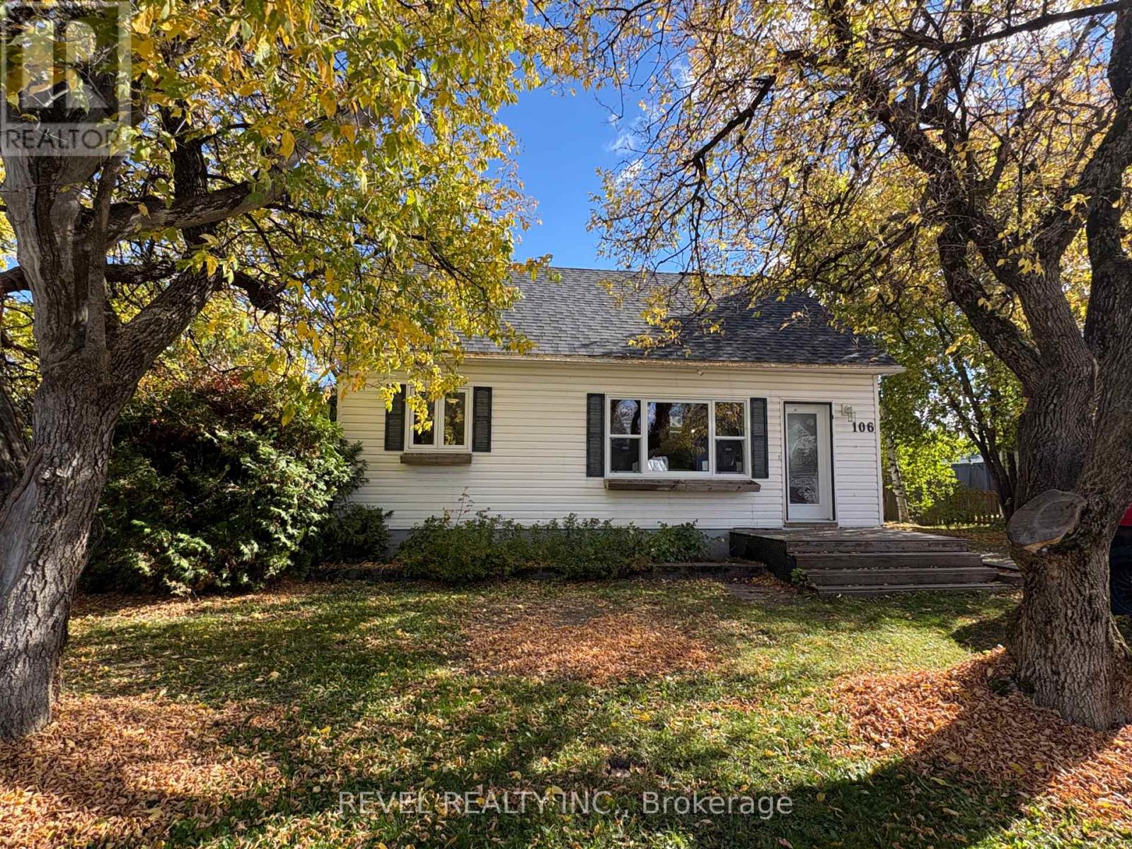 106 Fifteenth Avenue, Cochrane, Ontario  P0L 1C0 - Photo 1 - T13863374