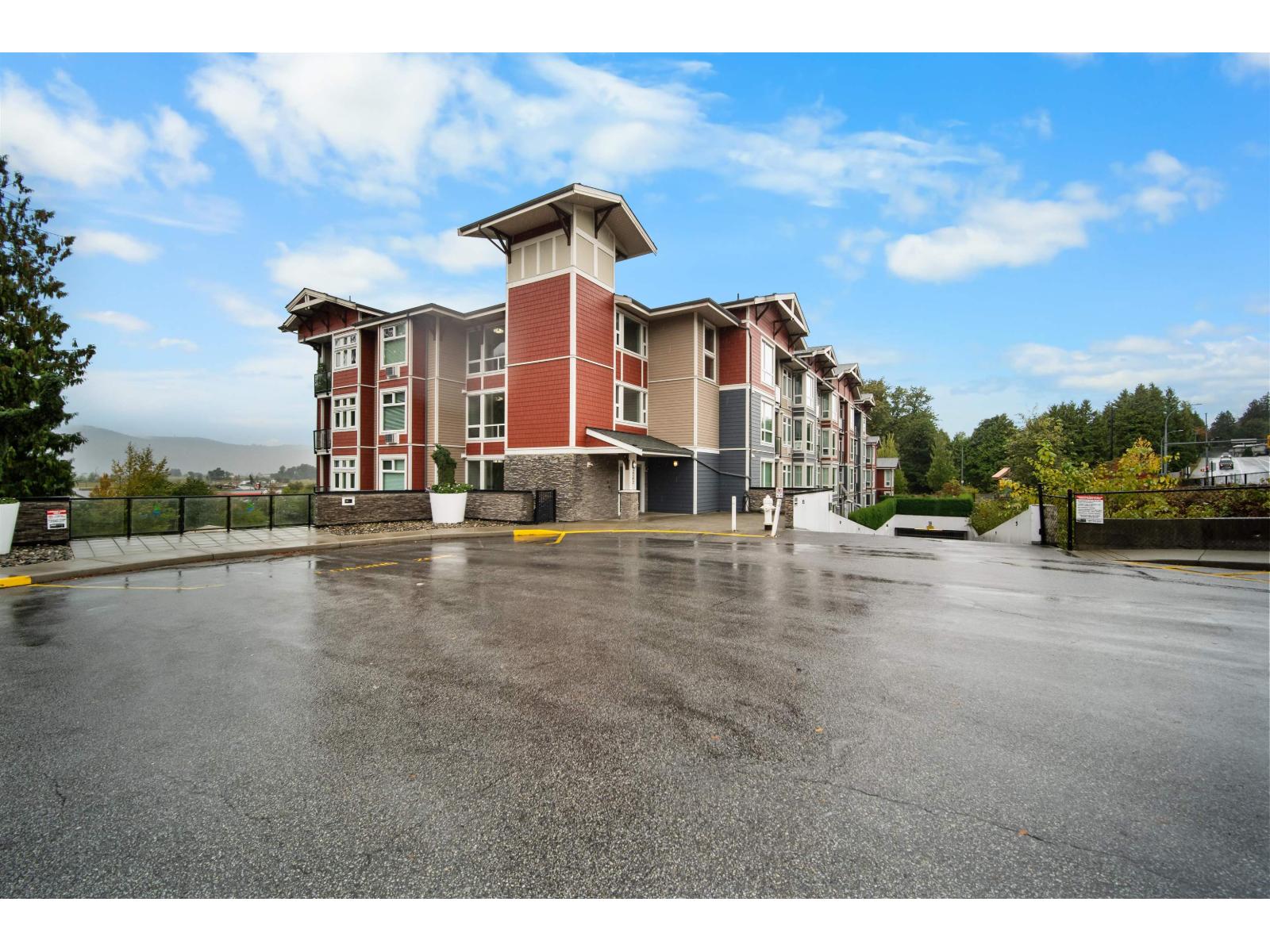 111 2242 WHATCOM ROAD, abbotsford, British Columbia