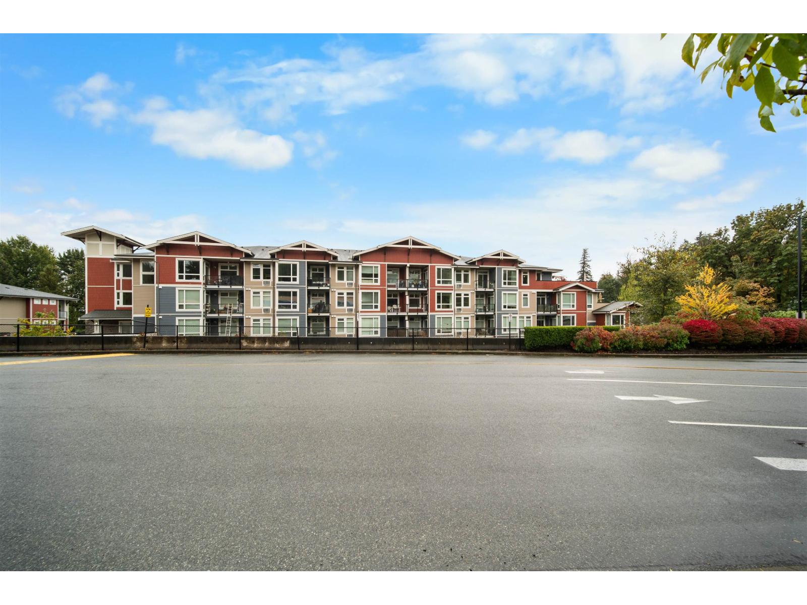 111 2242 Whatcom Road, Abbotsford, British Columbia  V3G 0G3 - Photo 2 - R3172316