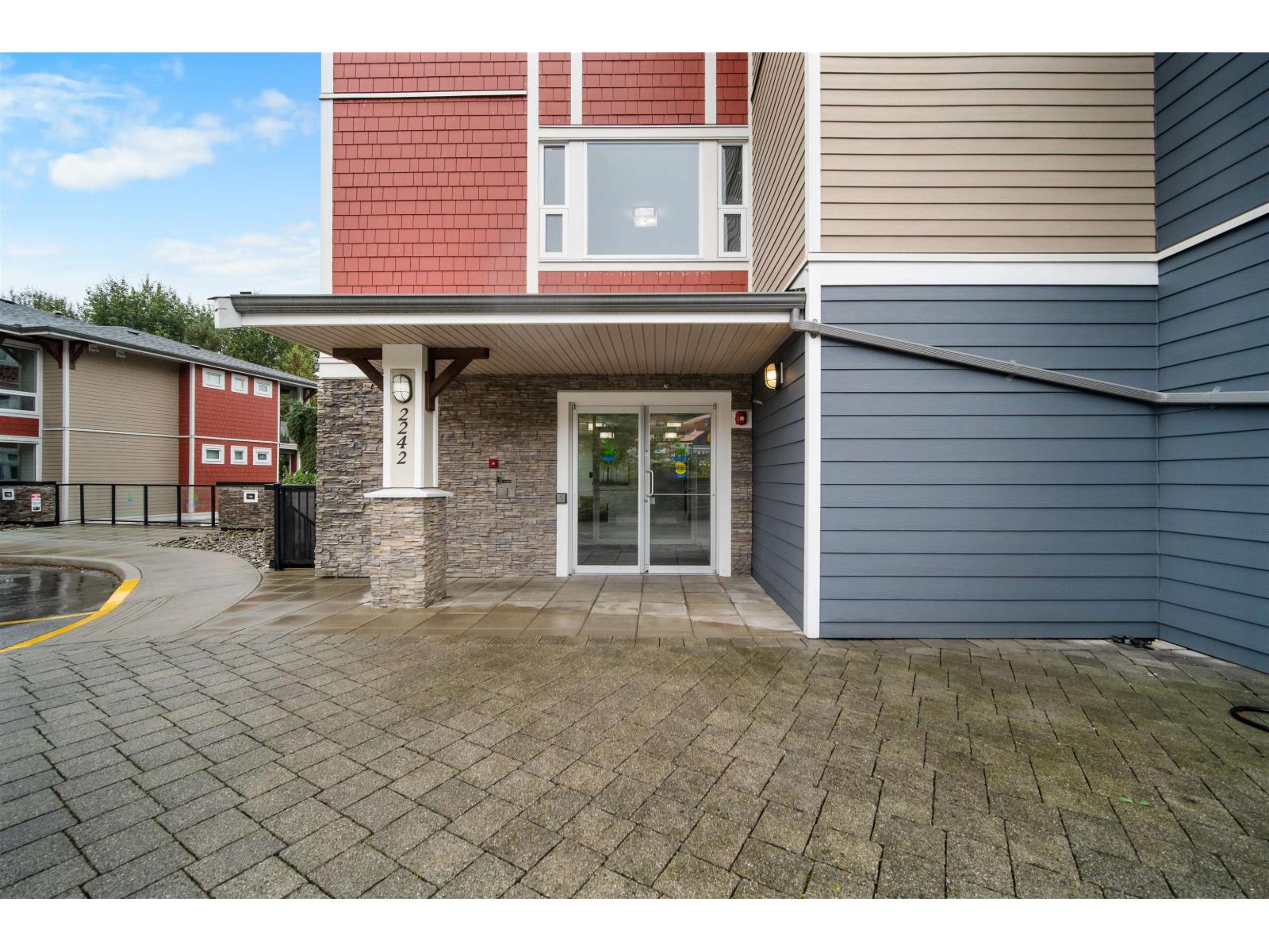 111 2242 Whatcom Road, Abbotsford, British Columbia  V3G 0G3 - Photo 3 - R3172316