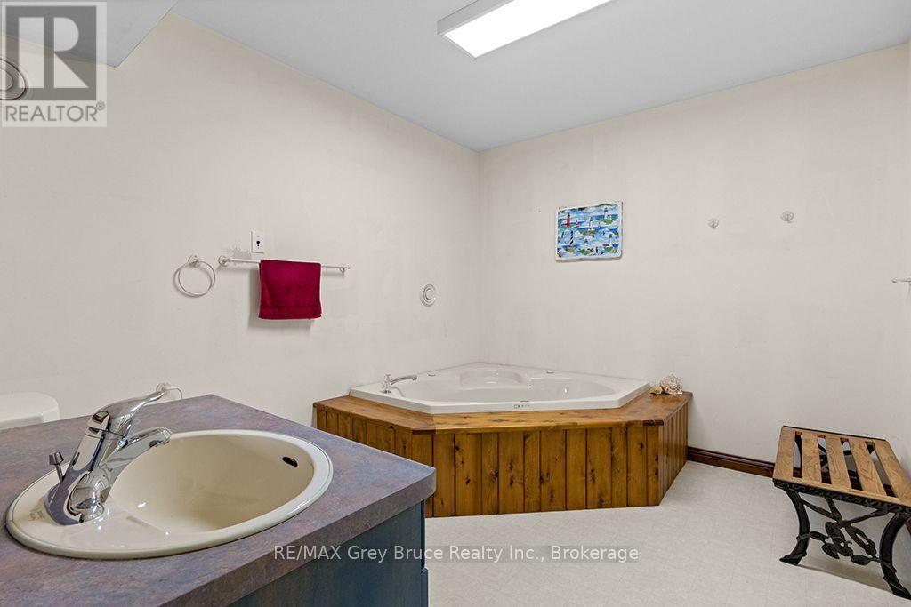 840 Mcnaughton Street, South Bruce Peninsula, Ontario  N0H 2T0 - Photo 41 - X13863470