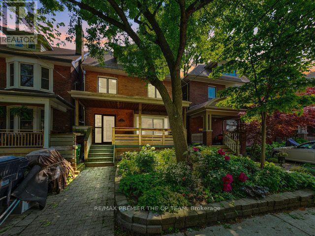 4 - 11 COLUMBINE AVENUE, Toronto, Ontario