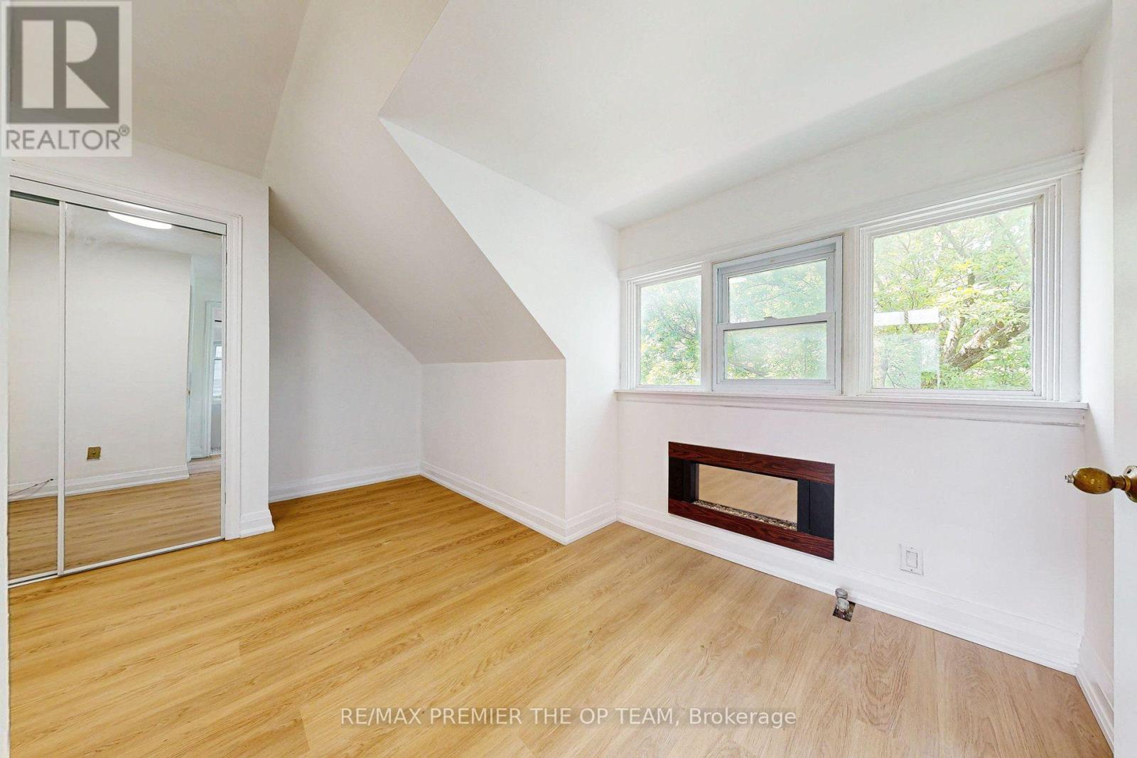 4 - 11 Columbine Avenue, Toronto, Ontario  M4L 1P2 - Photo 5 - E13863598