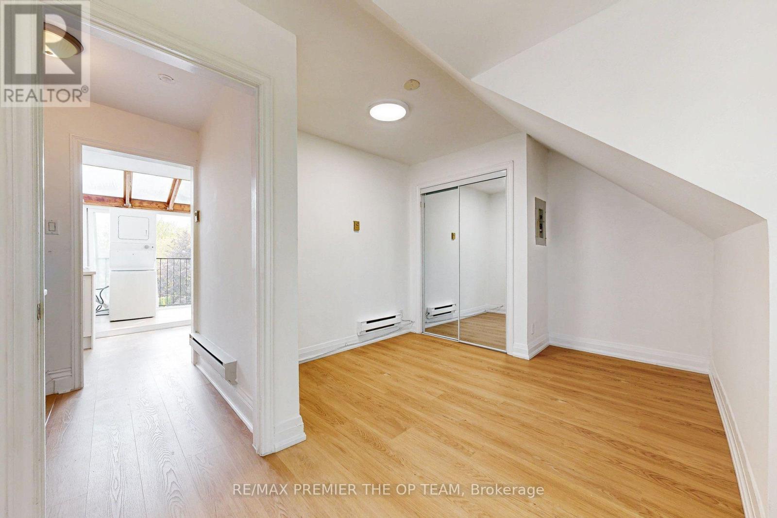 4 - 11 Columbine Avenue, Toronto, Ontario  M4L 1P2 - Photo 6 - E13863598