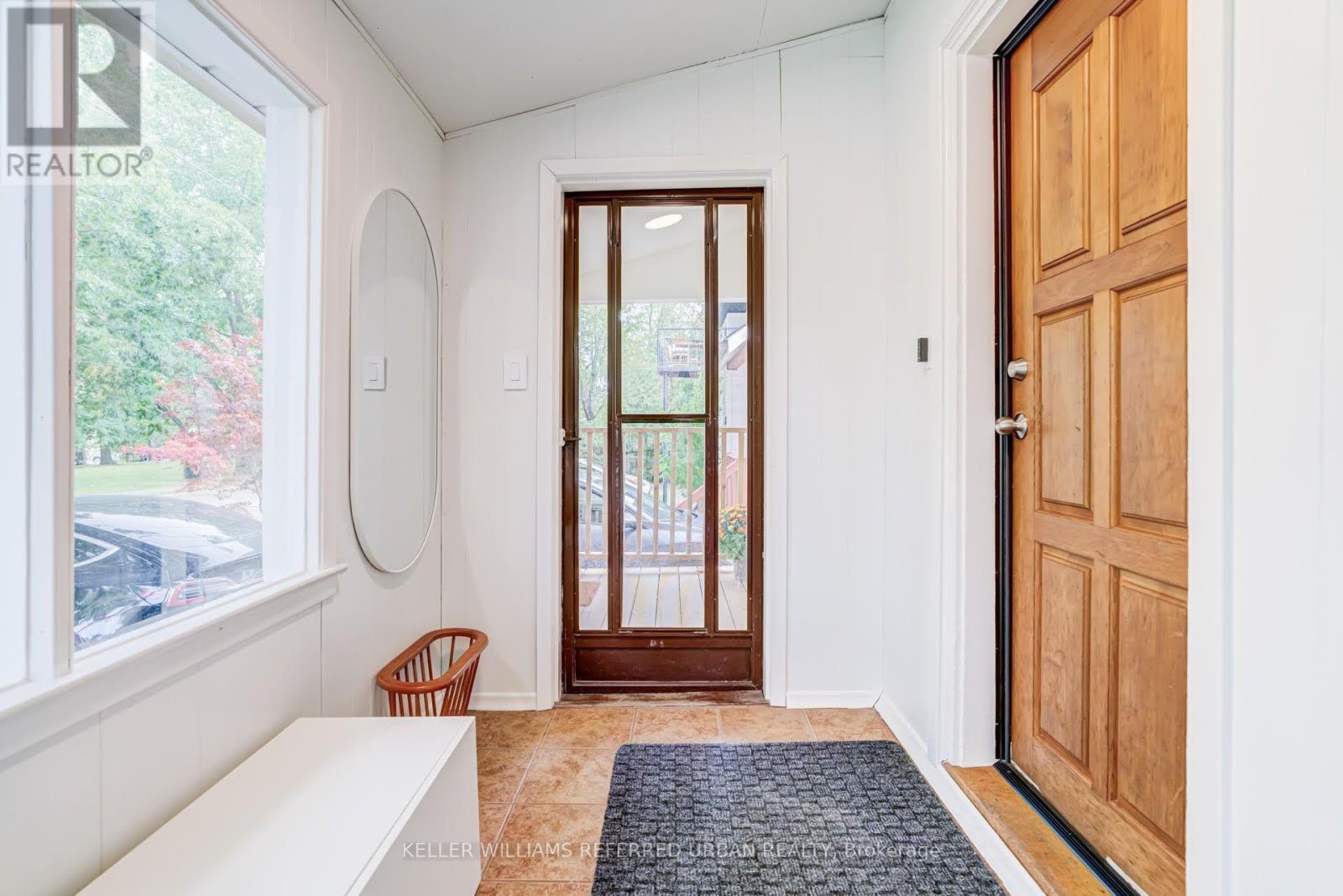22 Long Branch Avenue, Toronto, Ontario  M8W 3H6 - Photo 4 - W13863328