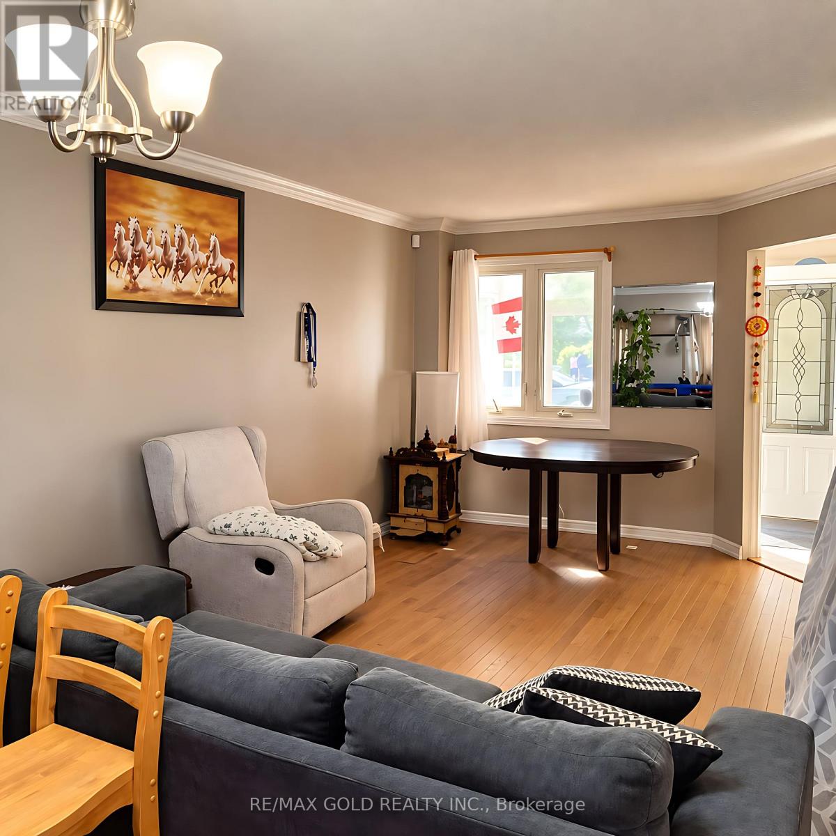 32 Steven Court, Brampton, Ontario  L6Z 3A7 - Photo 3 - W13863554