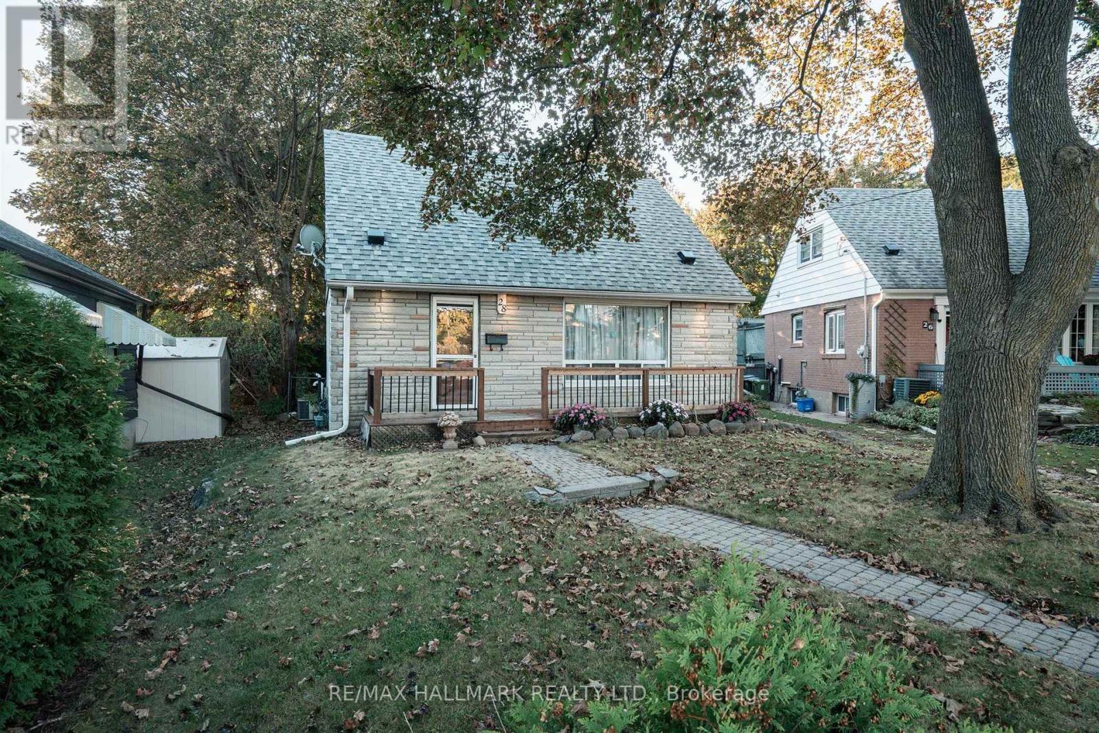 28 Finsbury Crescent, Toronto, Ontario  M8W 2H7 - Photo 2 - W13863562