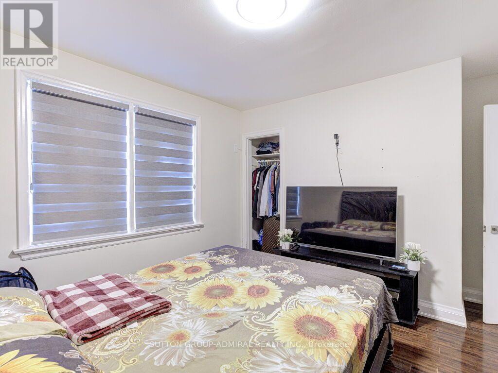 56 Lovilla Boulevard, Toronto, Ontario  M9M 1C5 - Photo 24 - W13863564