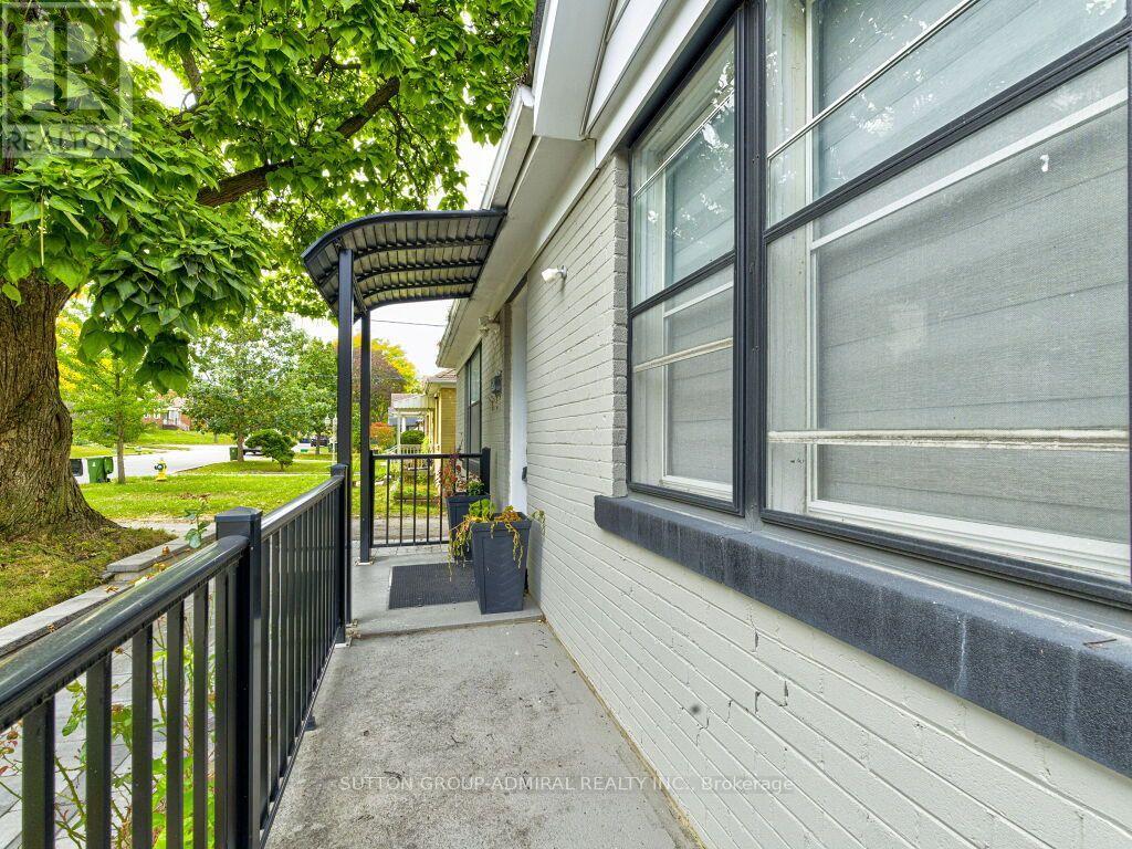56 Lovilla Boulevard, Toronto, Ontario  M9M 1C5 - Photo 6 - W13863564
