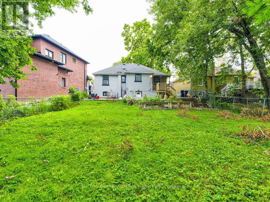 56 Lovilla Boulevard, Toronto, Ontario  M9M 1C5 - Photo 8 - W13863564