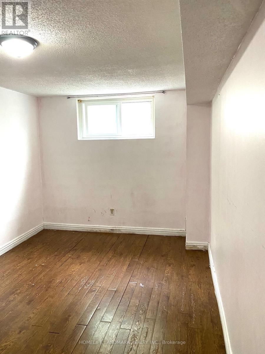 Lower - 3320 Grechen Road, Mississauga, Ontario  L5C 1X9 - Photo 7 - W13863626
