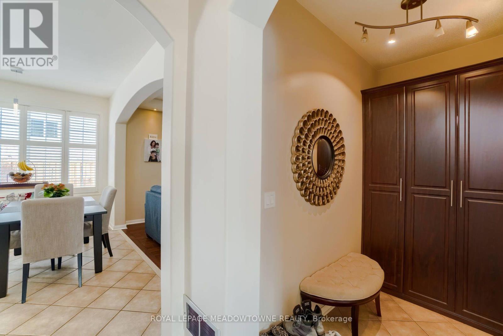 Upper - 1583 Beaty Trail, Milton, Ontario  L9T 5L5 - Photo 11 - W13863650
