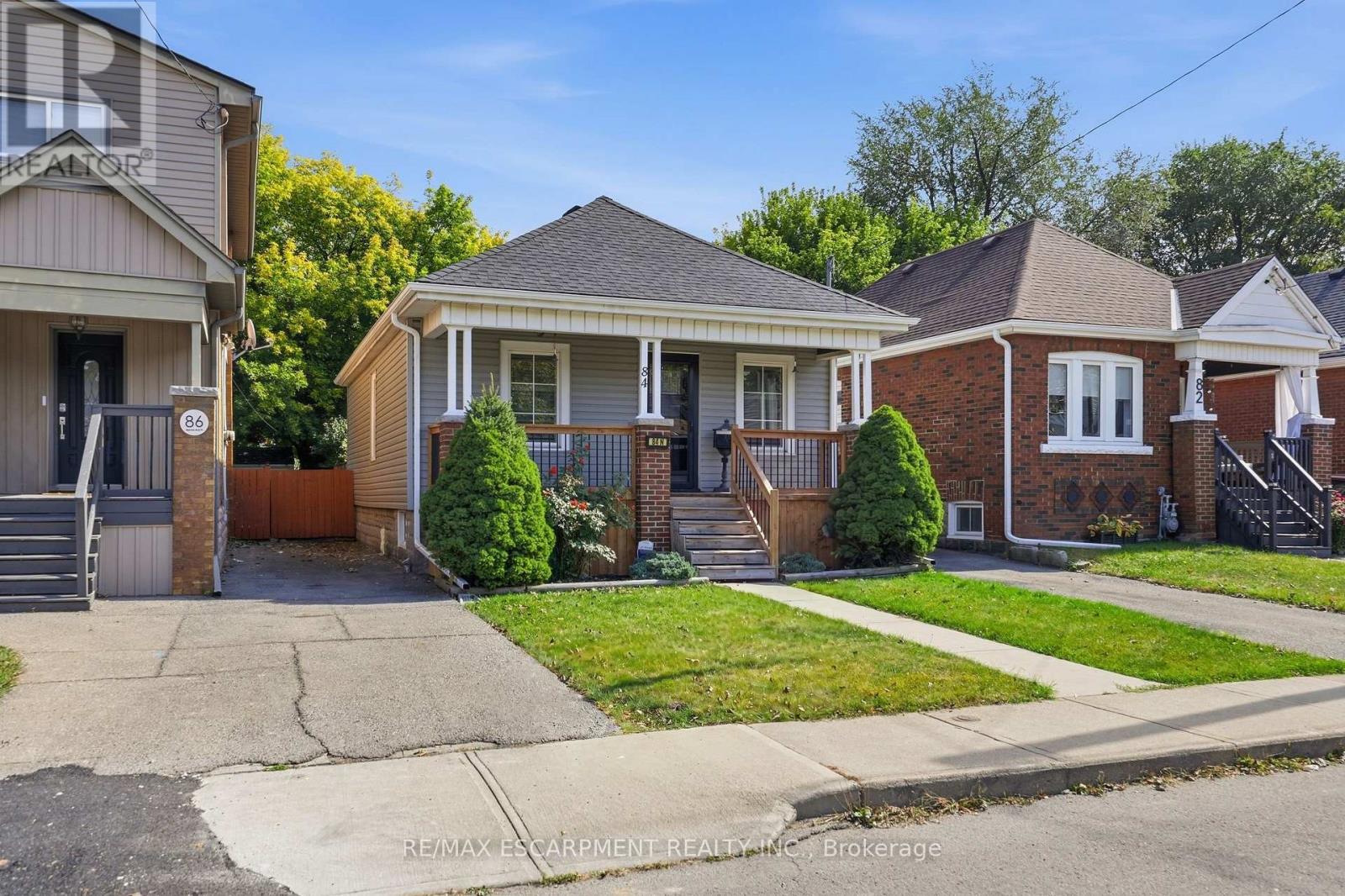 84 Barons Avenue N, Hamilton, Ontario L8H 5A4 - Photo 2 - X13863620