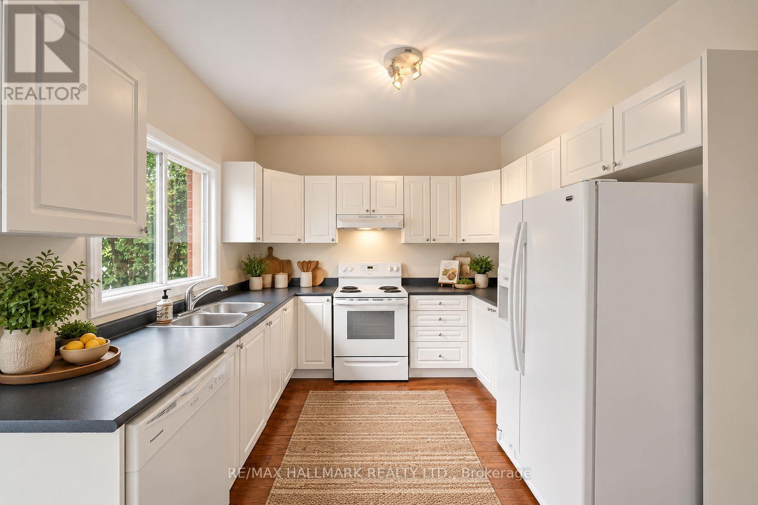 10 Driftwood Court, Richmond Hill, Ontario  L4E 3K8 - Photo 8 - N13856468