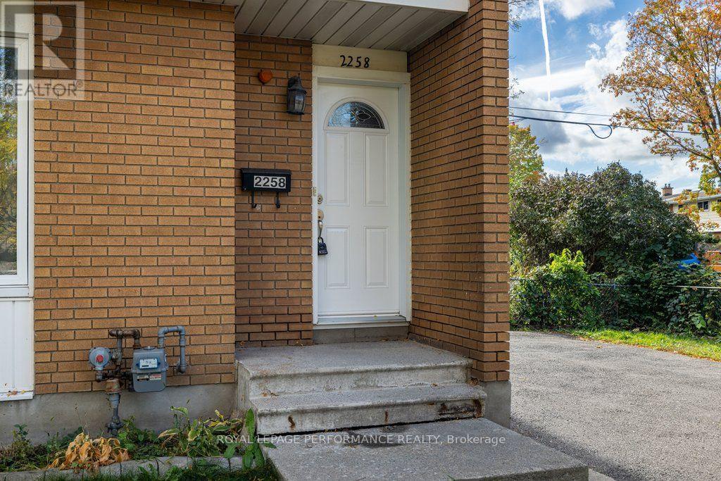 2258 Russell Road, Ottawa, Ontario  K1G 1B4 - Photo 3 - X13863734