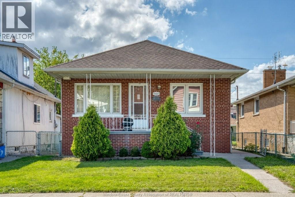 969 LANGLOIS, Windsor, Ontario