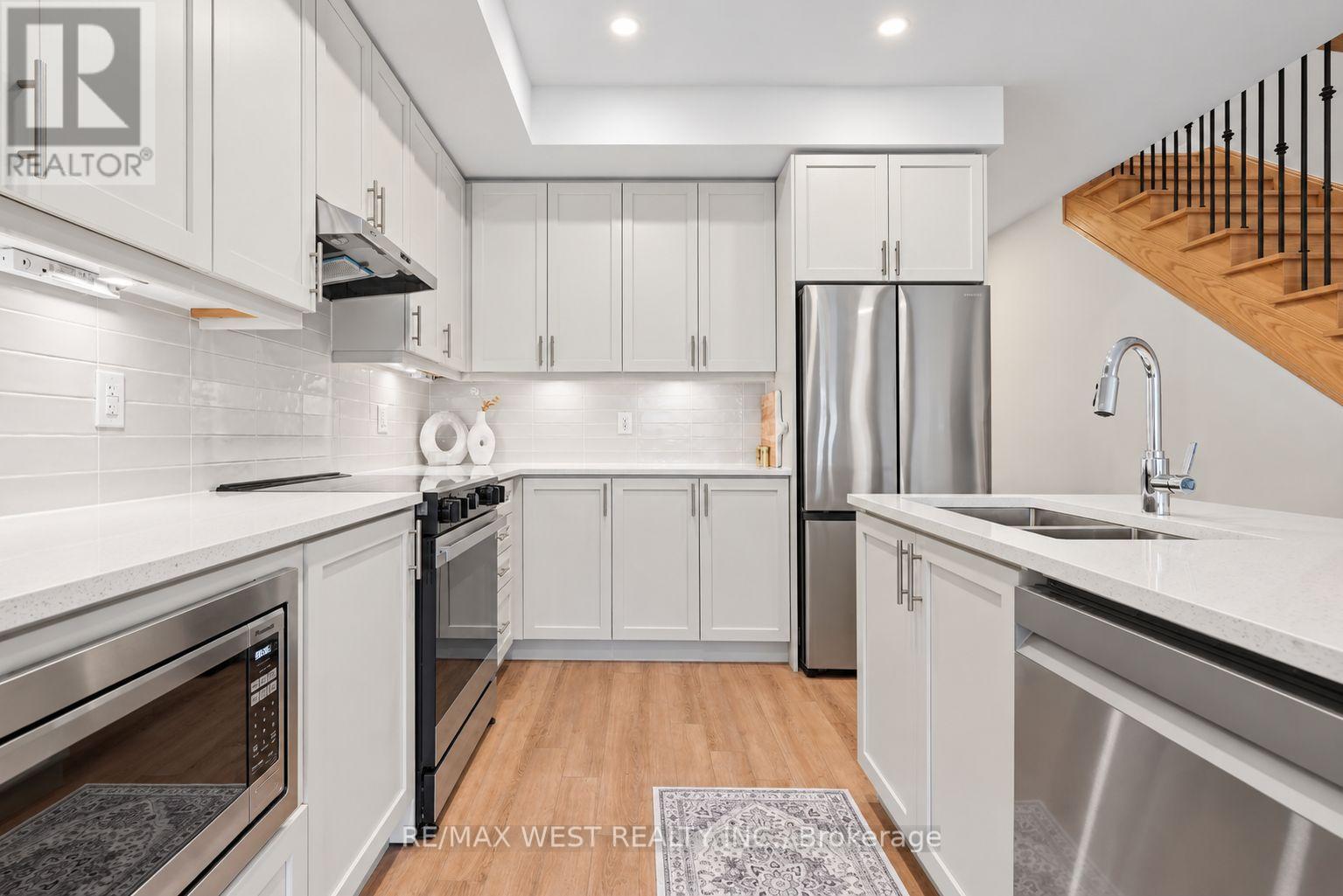 96 Sunshine Lane, Orillia, Ontario  L3V 7L8 - Photo 4 - S13863720