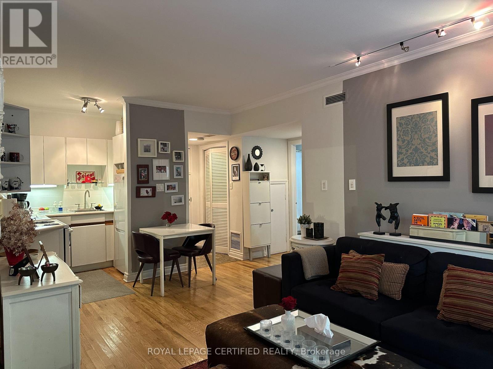 002 - 60 Kippendavie Avenue, Toronto, Ontario  M4L 3R5 - Photo 3 - E13863500