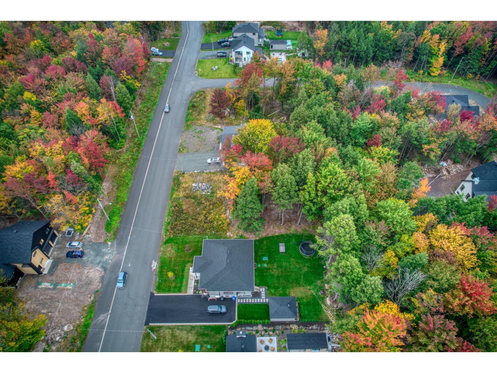 922 Rue Réjane-Laberge Granby Quebec Canada J2J0V8 4