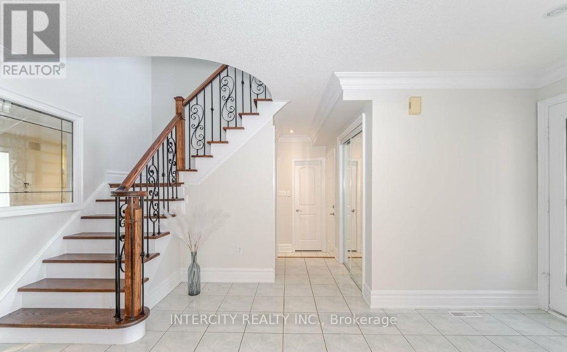 724 Peter Robertson Boulevard, Brampton, Ontario  L6R 1S9 - Photo 6 - W13863782