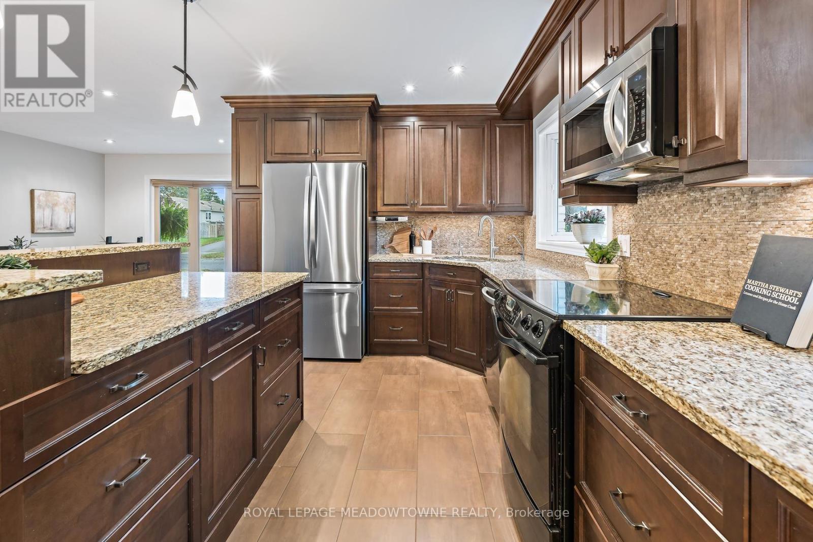 33 Fagan Drive, Halton Hills, Ontario  L7G 4P4 - Photo 11 - W13863578