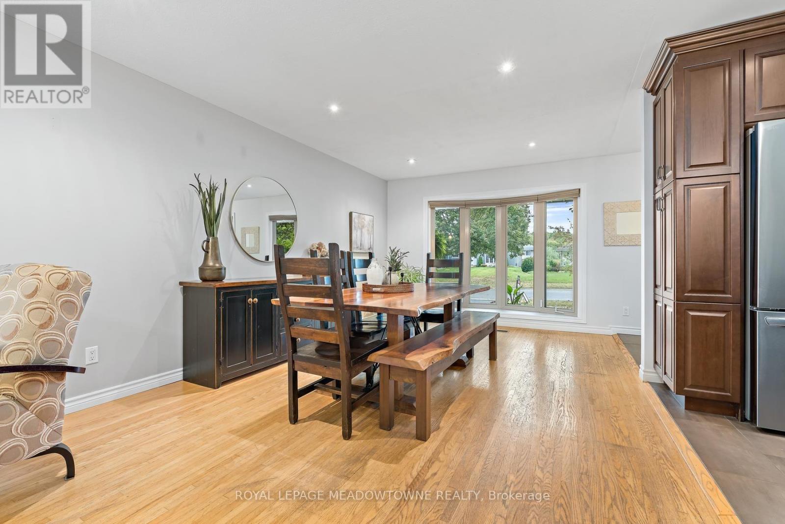 33 Fagan Drive, Halton Hills, Ontario  L7G 4P4 - Photo 4 - W13863578