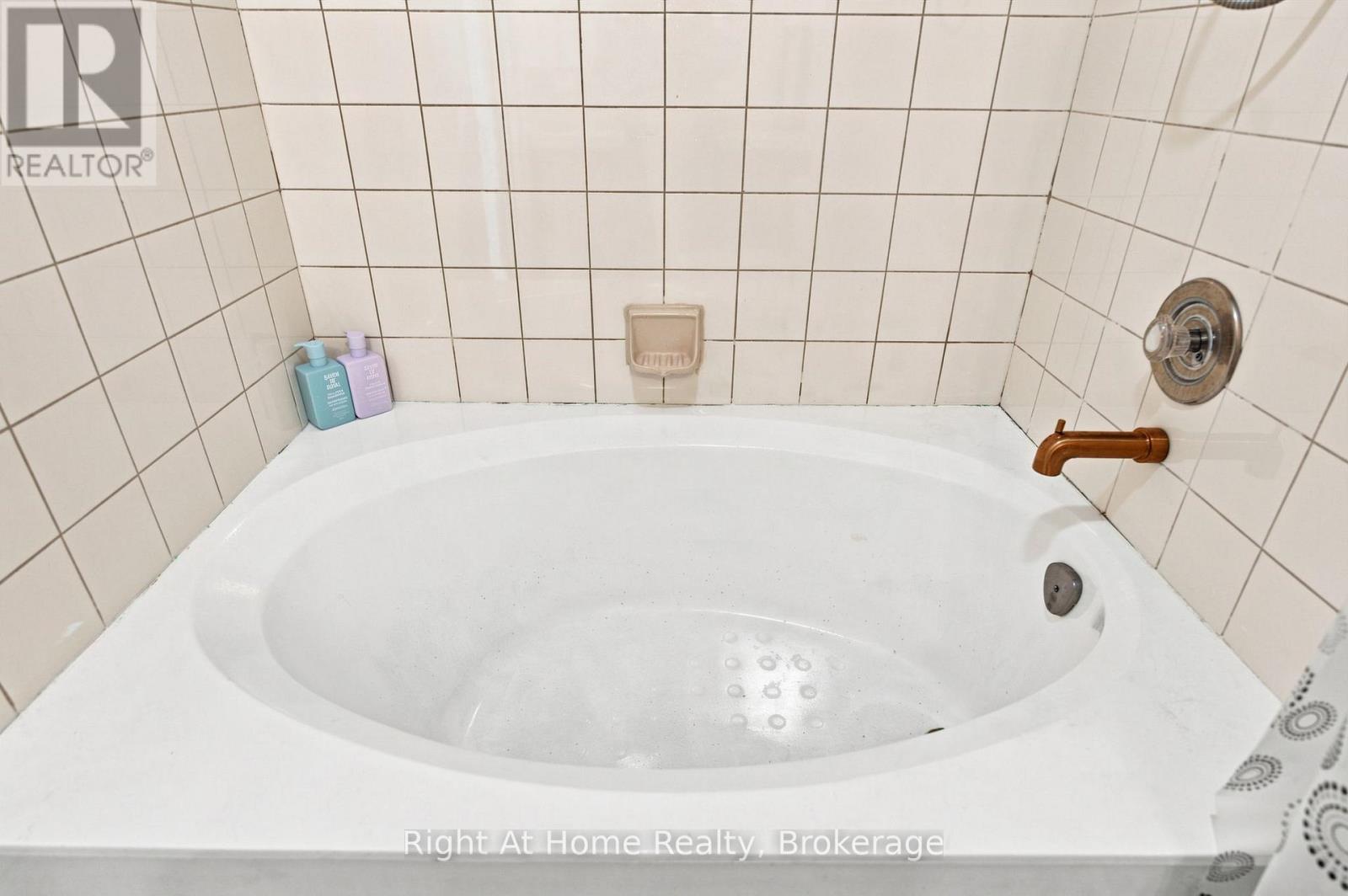 1215 - 11753 Sheppard Avenue E, Toronto, Ontario  M1B 5M3 - Photo 39 - E13863988