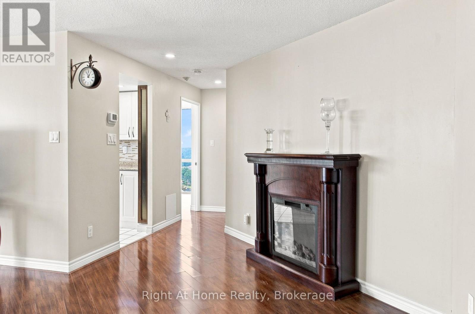 1215 - 11753 Sheppard Avenue E, Toronto, Ontario  M1B 5M3 - Photo 8 - E13863988