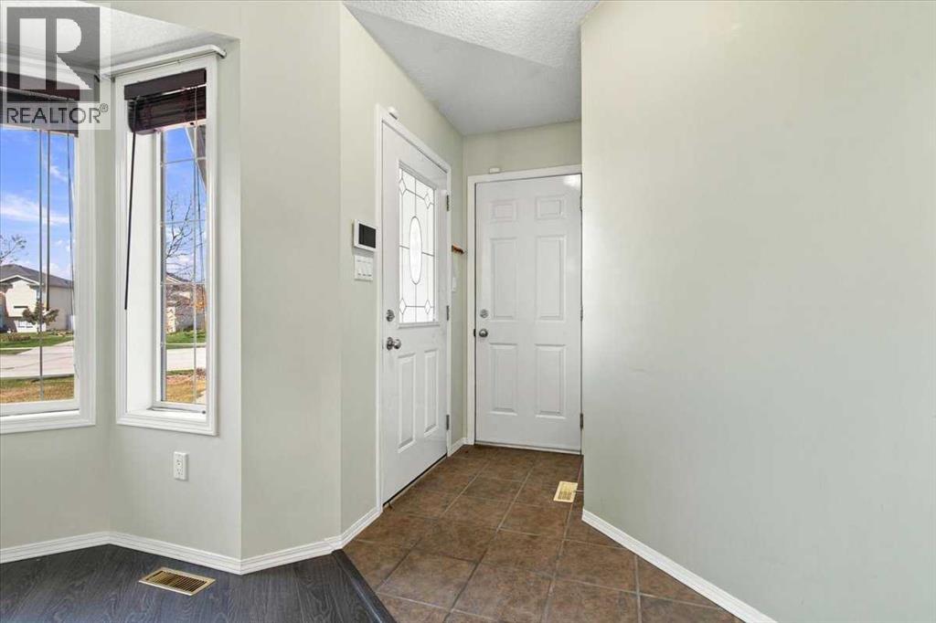 10625 Royal Oaks Drive, Grande Prairie, Alberta  T8V 8G3 - Photo 2 - A2343139