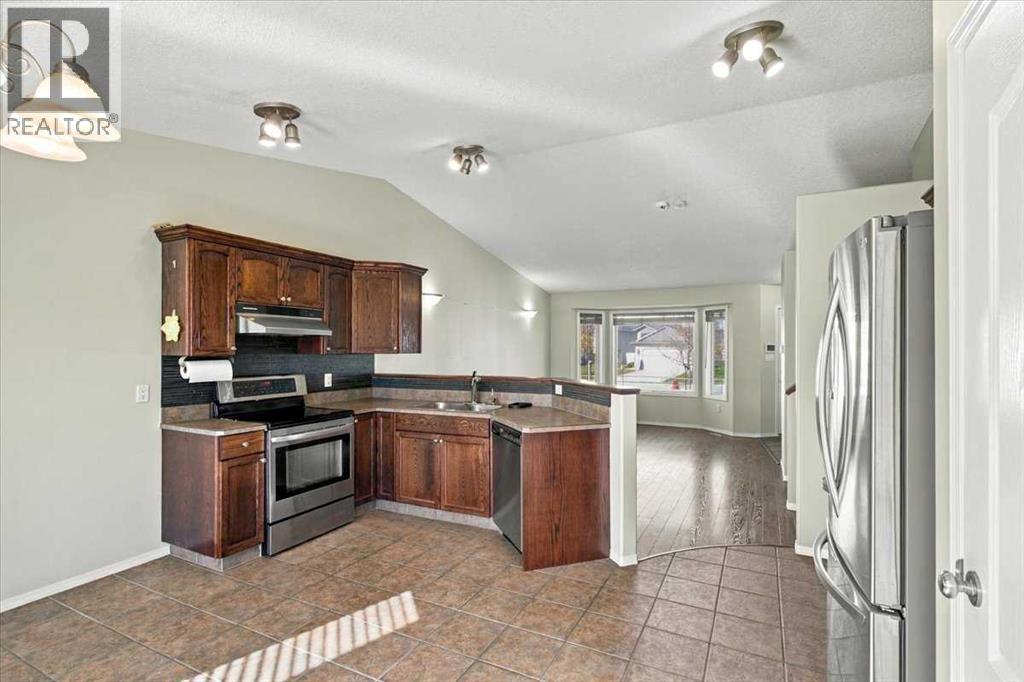 10625 Royal Oaks Drive, Grande Prairie, Alberta  T8V 8G3 - Photo 8 - A2343139