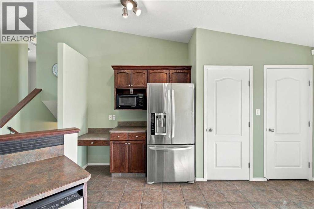 10625 Royal Oaks Drive, Grande Prairie, Alberta  T8V 8G3 - Photo 6 - A2343139