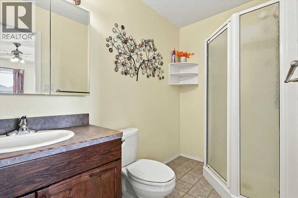 10625 Royal Oaks Drive, Grande Prairie, Alberta  T8V 8G3 - Photo 13 - A2343139