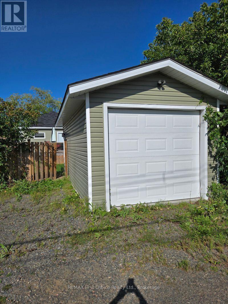 734 Franklin Street S, Thunder Bay, Ontario  P7E 1R9 - Photo 11 - X13702528
