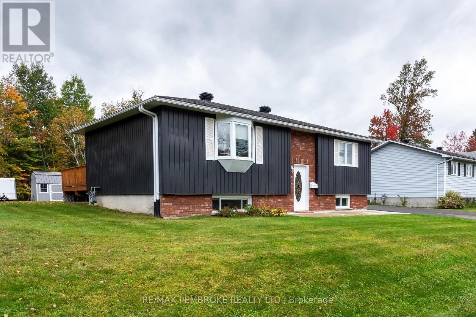 1108 Boundary Road, Pembroke, Ontario  K8A 7X1 - Photo 2 - X13863886