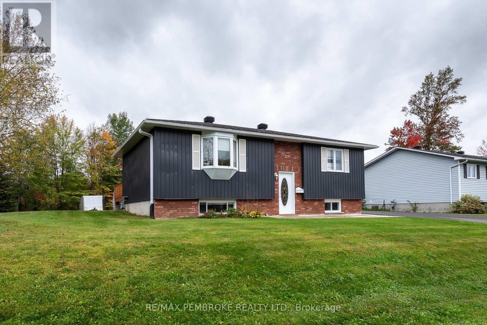 1108 Boundary Road, Pembroke, Ontario  K8A 7X1 - Photo 3 - X13863886