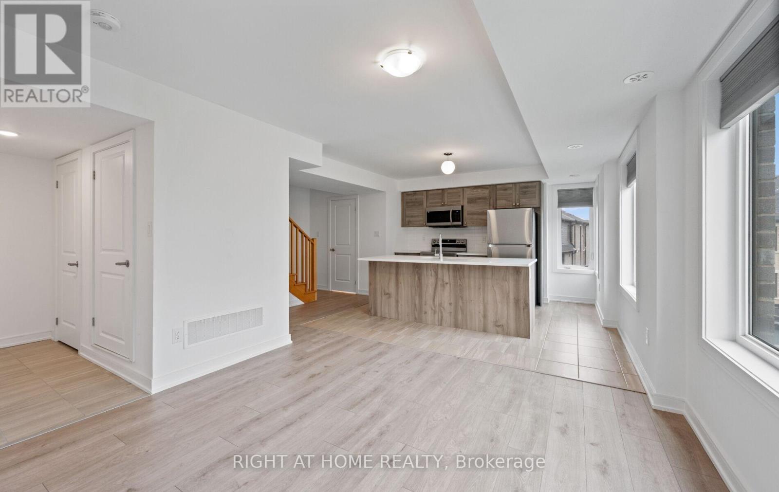 13 Magnolia Lane, Barrie, Ontario  L9J 0N9 - Photo 5 - S13863834