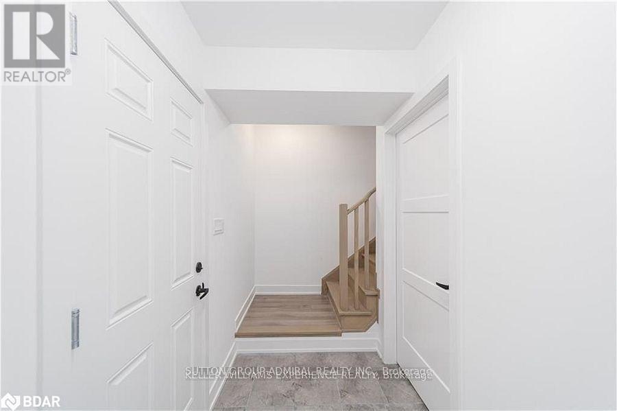 45 Hay Lane, Barrie (Innis-Shore), Ontario  L9J 0T6 - Photo 2 - S13863920