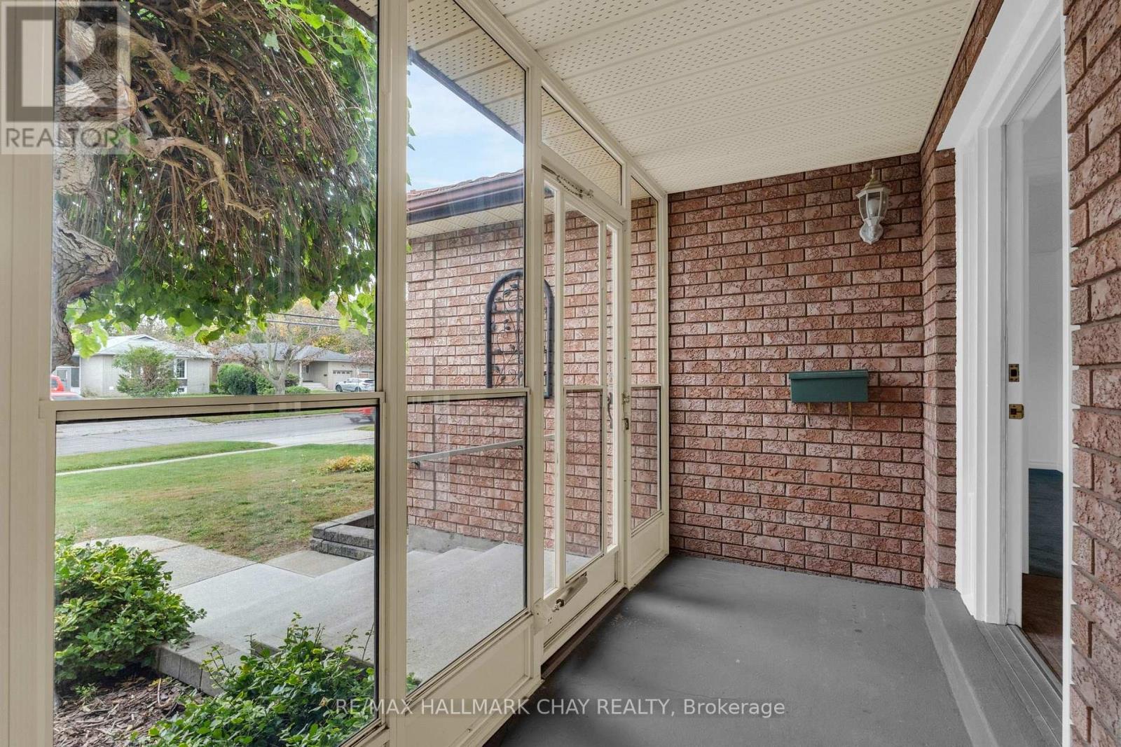 102 Steel Street, Barrie, Ontario  L4M 2E9 - Photo 3 - S13864046
