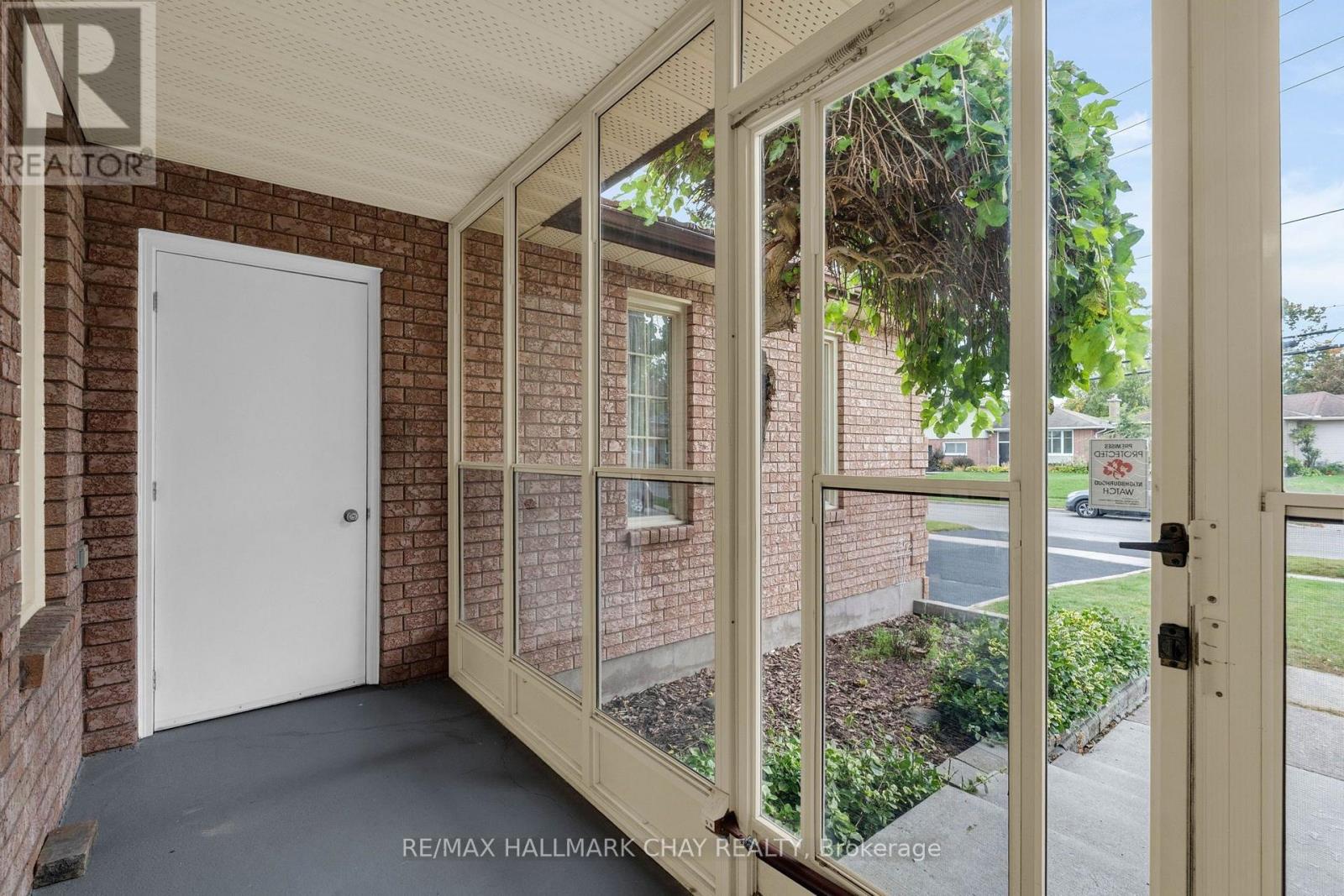 102 Steel Street, Barrie, Ontario  L4M 2E9 - Photo 4 - S13864046