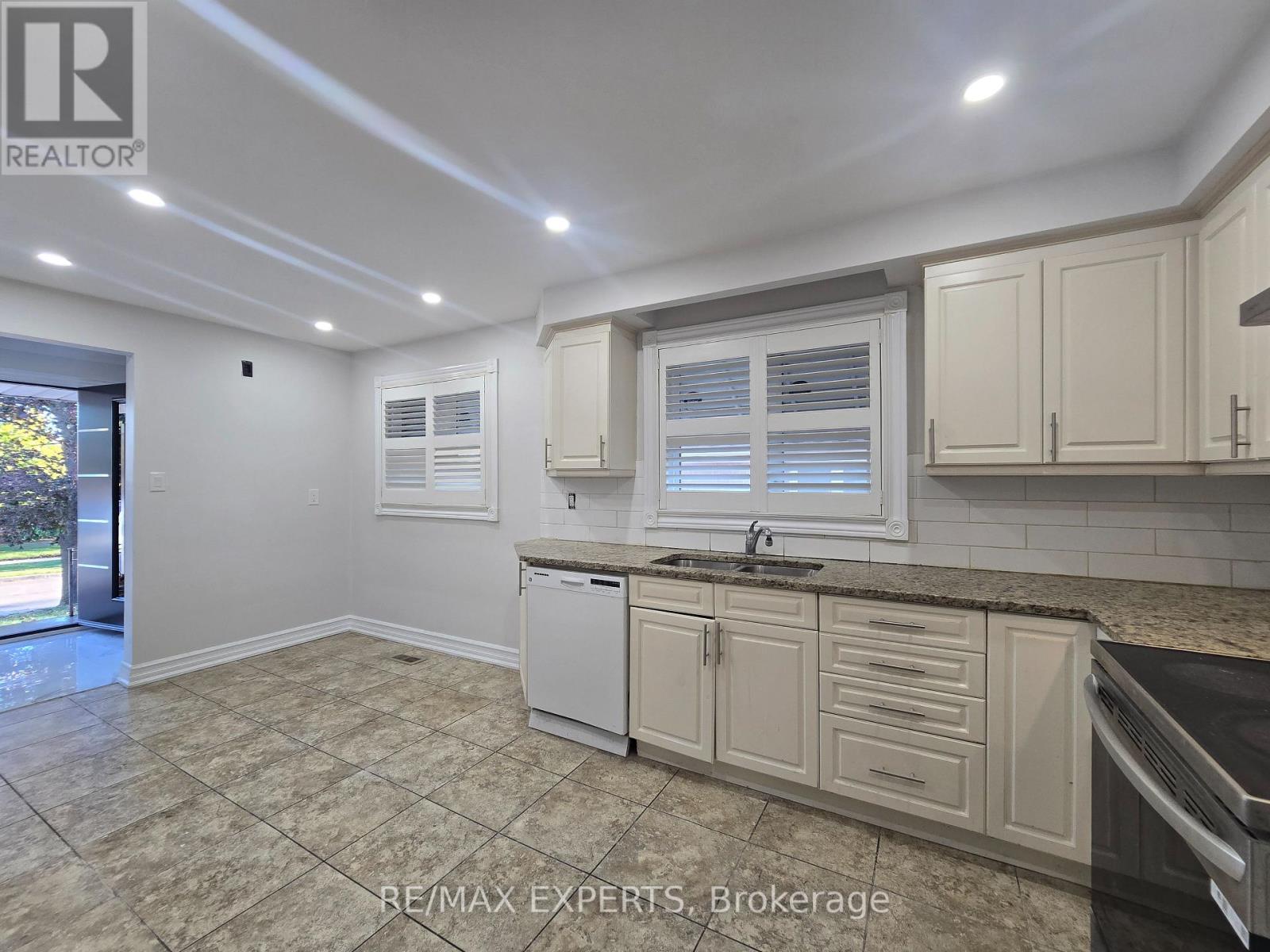 24 Roskell Crescent, Toronto (York University Heights), Ontario  M3J 1E1 - Photo 10 - W13863944