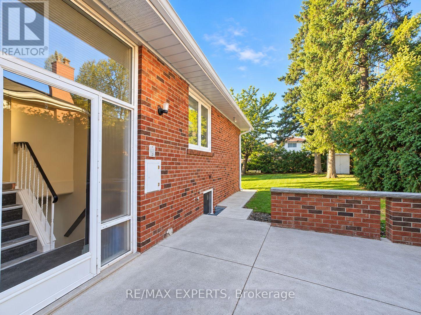 24 Roskell Crescent, Toronto (York University Heights), Ontario  M3J 1E1 - Photo 2 - W13863944