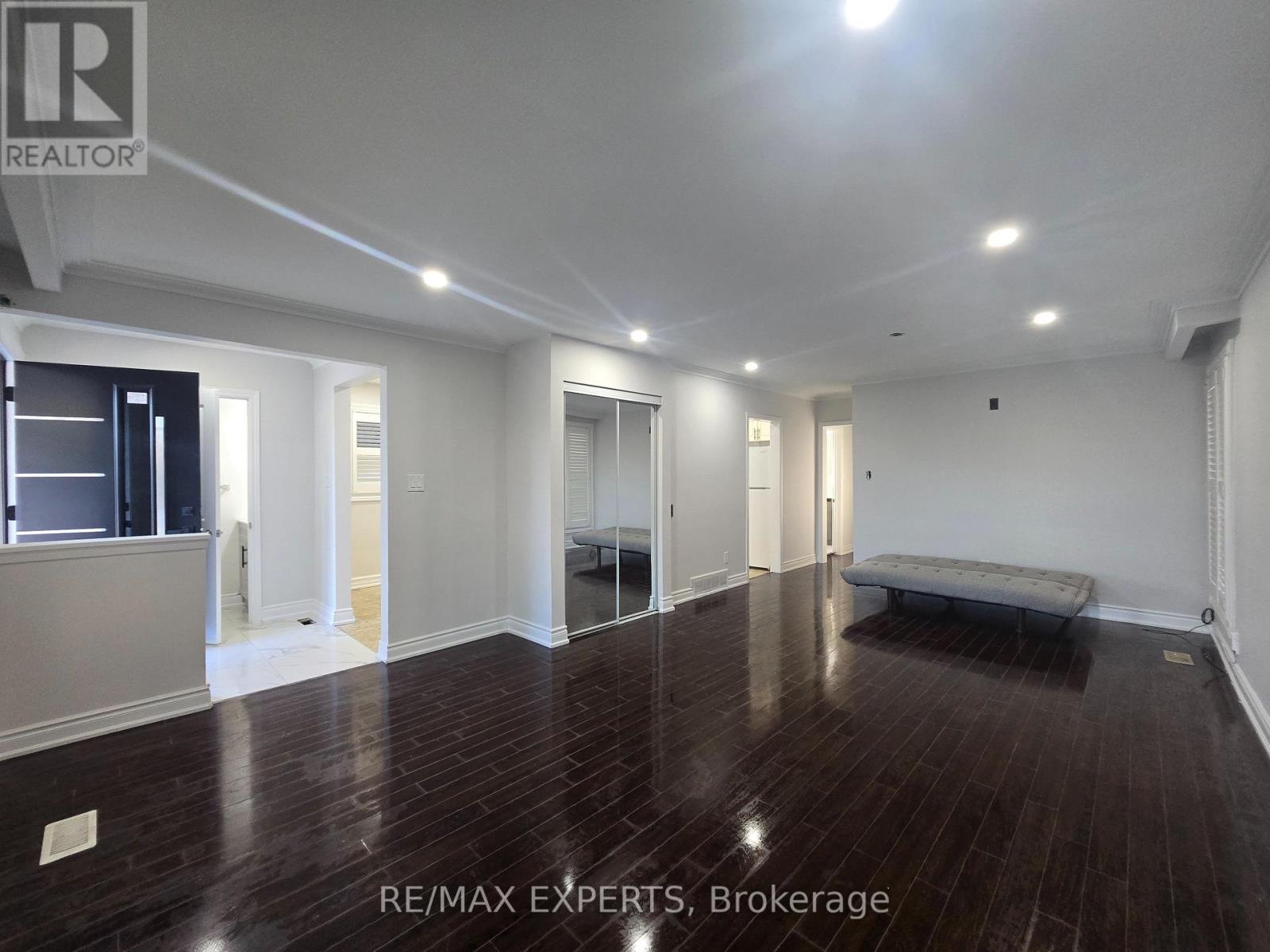 24 Roskell Crescent, Toronto (York University Heights), Ontario  M3J 1E1 - Photo 6 - W13863944