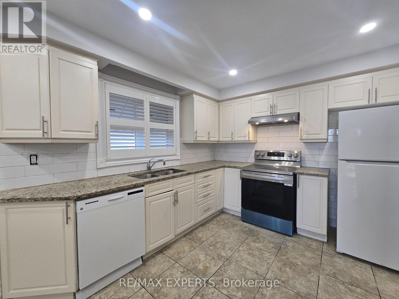24 Roskell Crescent, Toronto (York University Heights), Ontario  M3J 1E1 - Photo 8 - W13863944