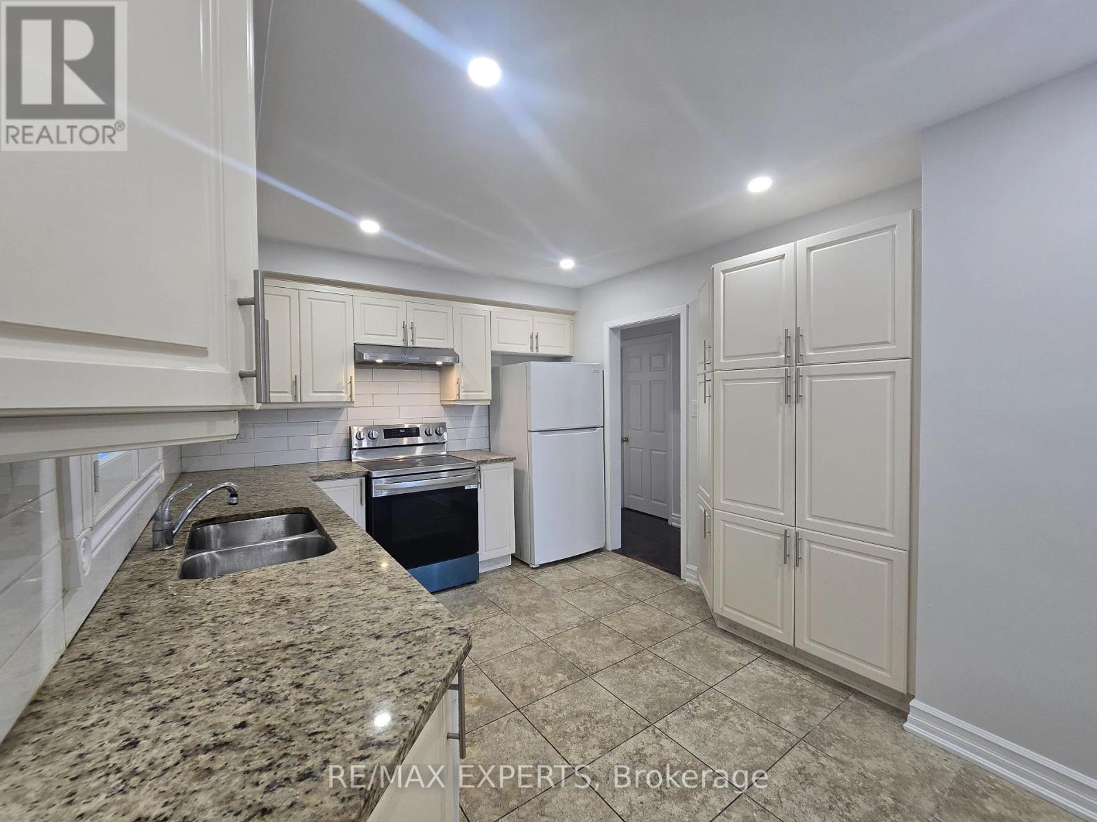 24 Roskell Crescent, Toronto (York University Heights), Ontario  M3J 1E1 - Photo 9 - W13863944