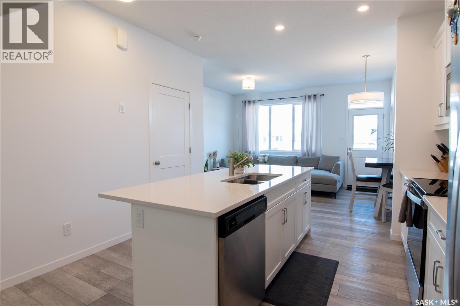5148 Buckingham Drive E, Regina, Saskatchewan  S4V 3W2 - Photo 4 - SK050335