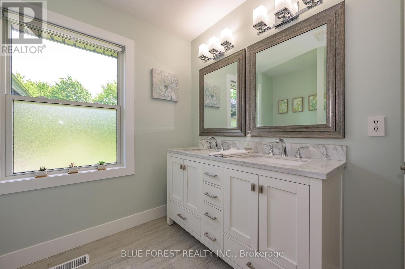 966 Glenbanner Road, London South (South Y), Ontario  N6E 1N2 - Photo 21 - X13864096
